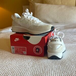 Nike Women’s white Waffle Debut sneakers. New in box.